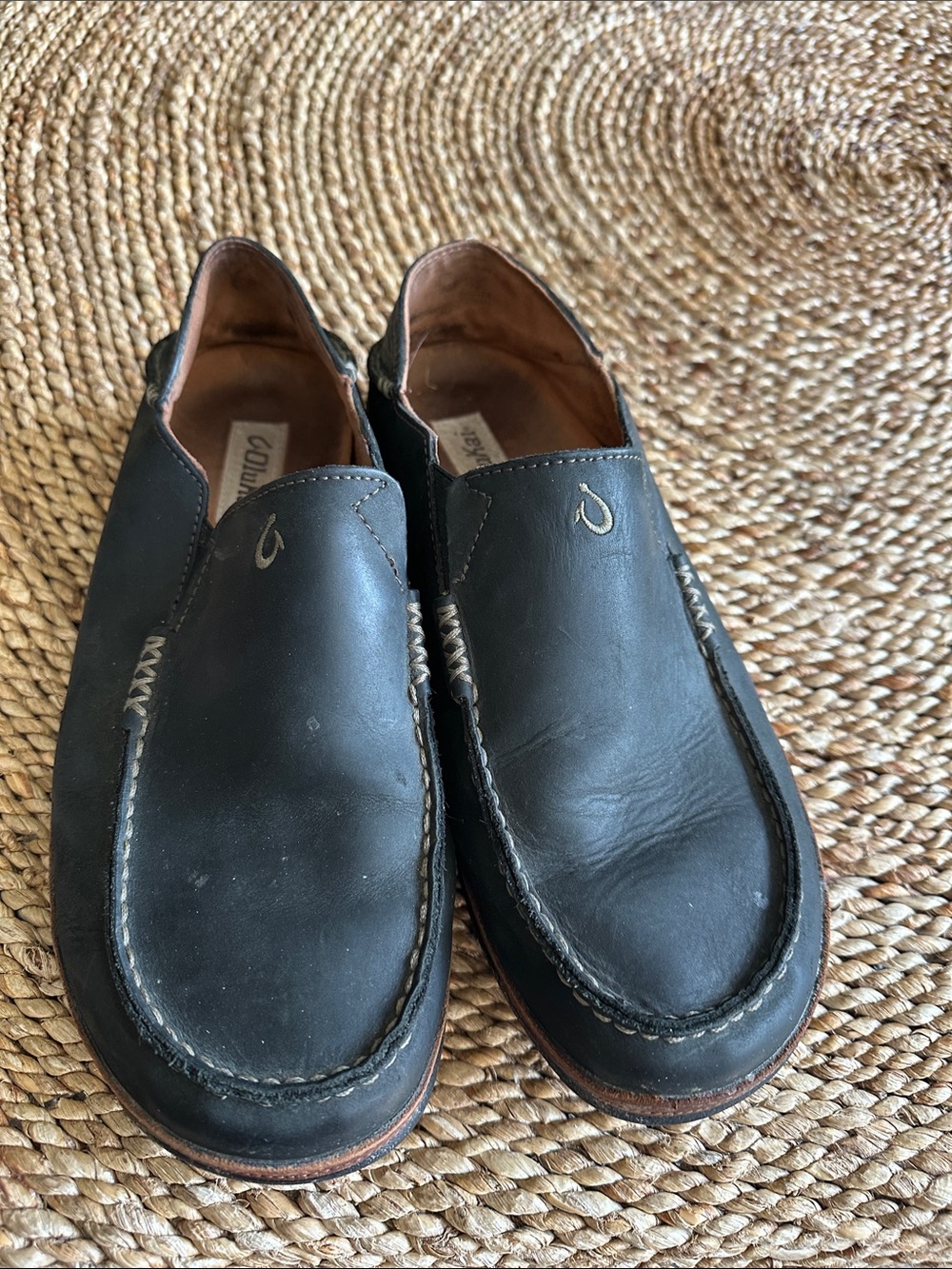 Olukai men’s size 10.5 Black Slip-On Leather Loafers